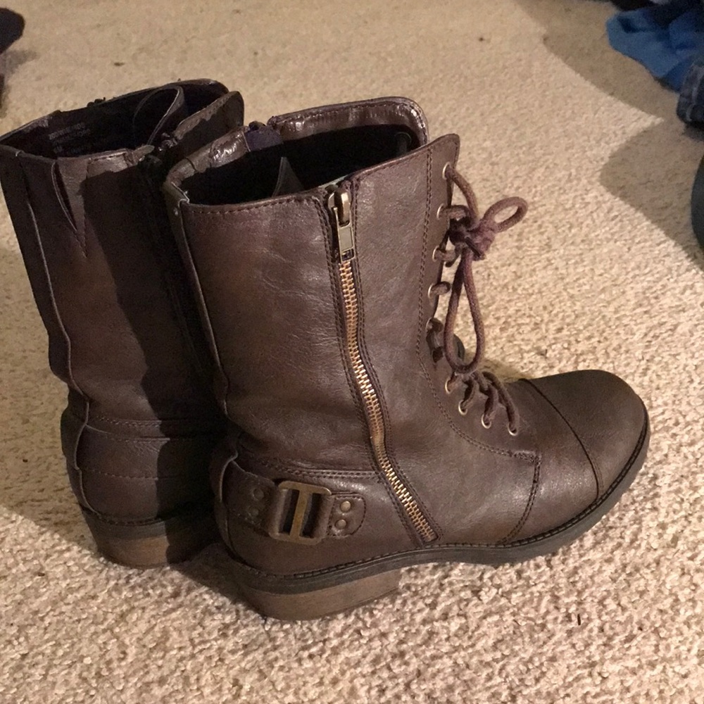 NWOT&B Women Brown ankle boots size 6